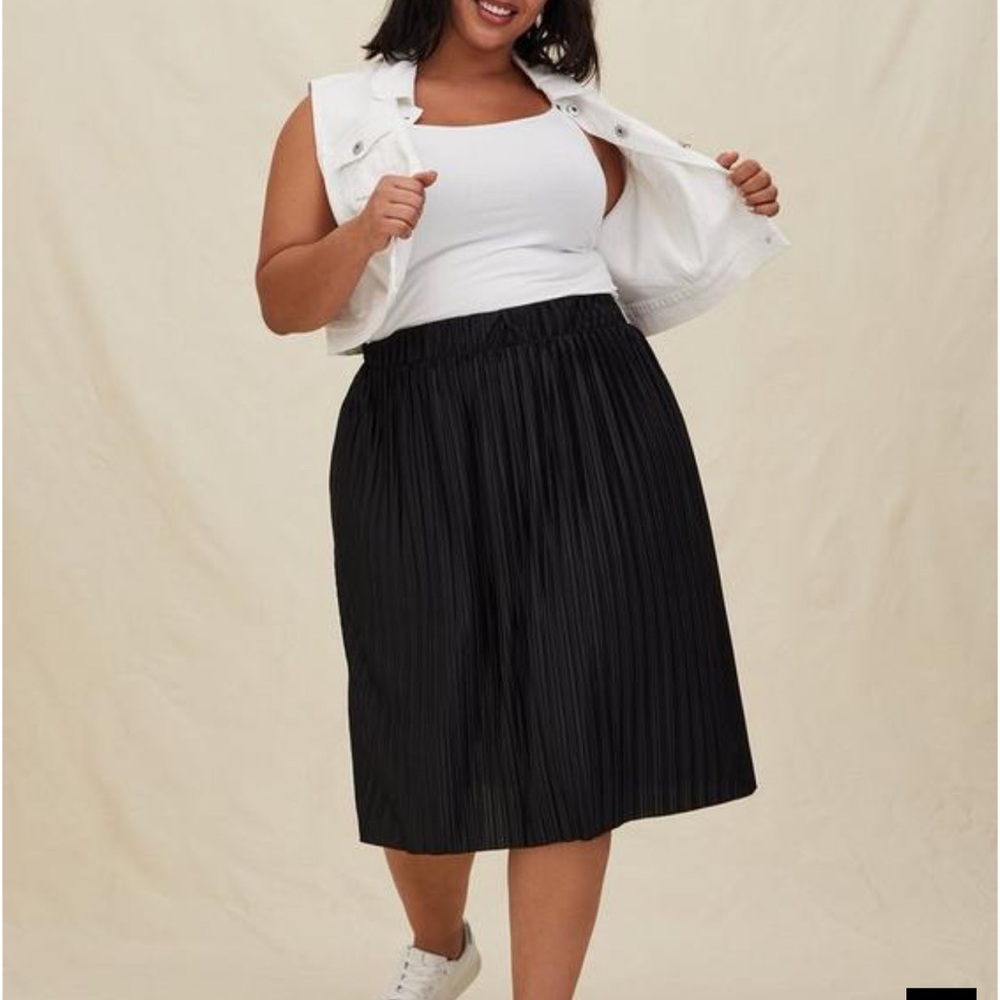 Midi Knit Pleated Skirt